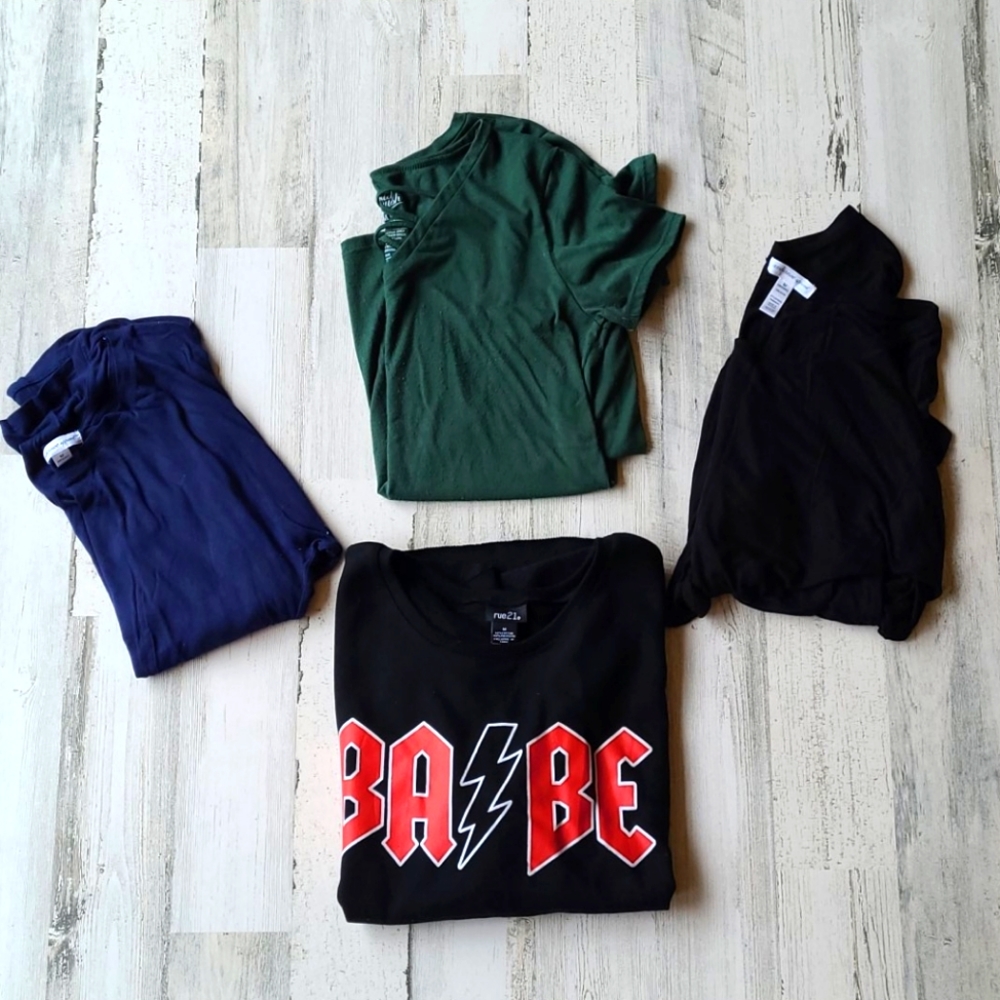 ❤️‍🔥SOLD❤️‍🔥💥BUNDLE OF MEDIUM SIZE SHIRTS💥